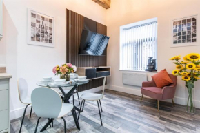 Central 1BR Flat, Close to Attractions & Transport